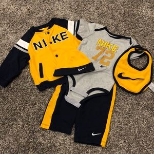Infant Nike outfit set